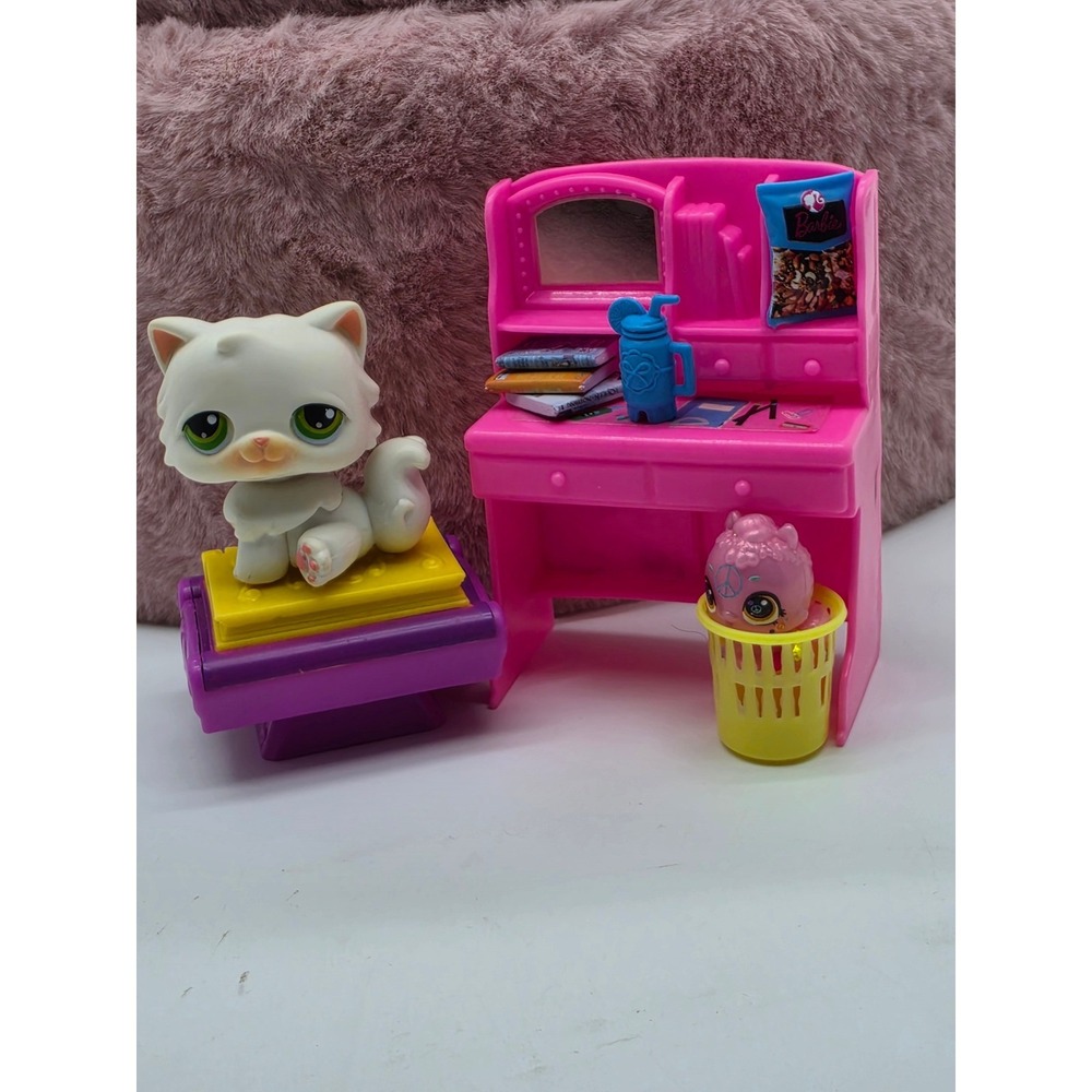 LPS Littlest Pet Shop #15 White Persian Cat with Dollhouse Accessories Lot - Picture 9 of 16
